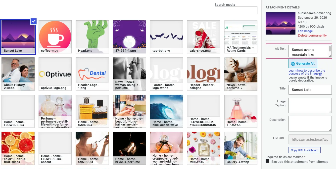 La médiathèque WordPress a ouvert ses portes à partir du widget Elementor Image avec le champ Texte Alt rempli comme Coucher de soleil sur un lac de montagne